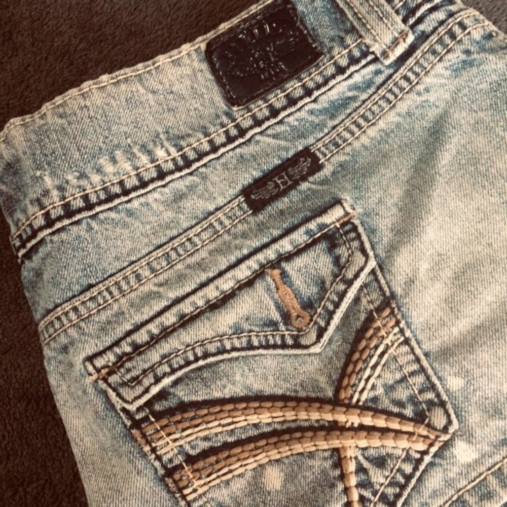 Distressed short shorts